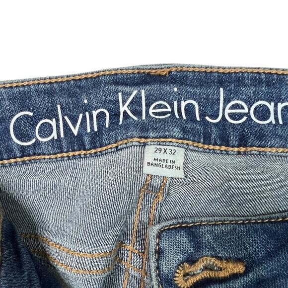 Calvin Klein Straight Button Fly Distressed Denim Jeans NWT Cyndi Blue W29 L32 - Picture 8 of 10